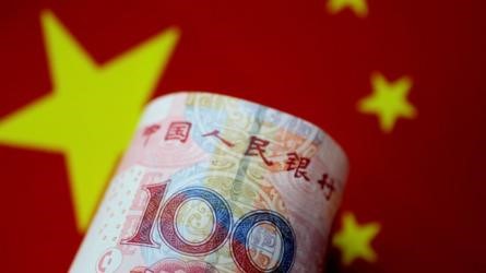 Why the Chinese yuan is falling