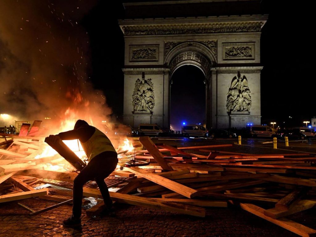 France protests: Authorities to deploy almost 90,000 police this weekend amid fears of more riots