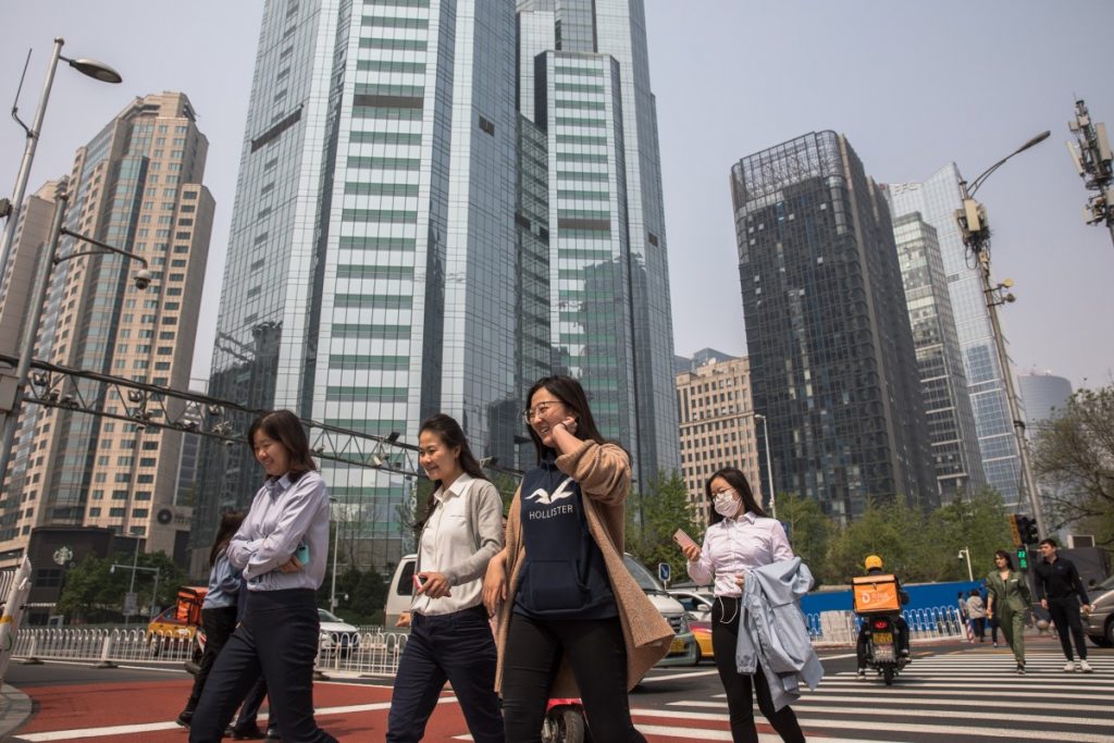 China’s white-collar workers earned less in first quarter of 2019 despite signs of economic recovery, survey finds