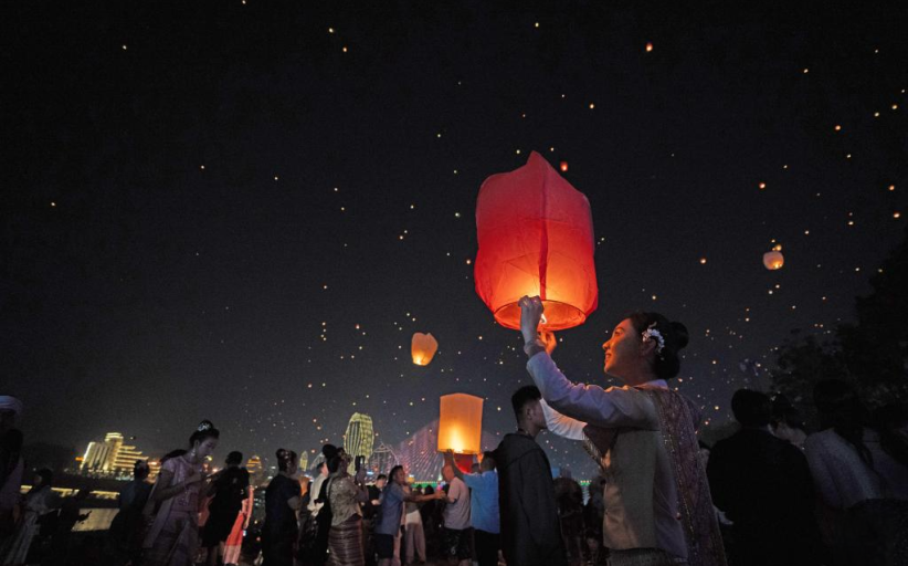 Night of a Thousand Stars: Sky Lanterns Illuminate the Lancang River