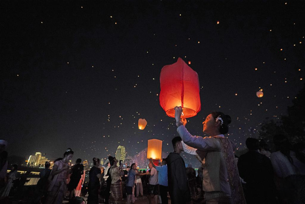 Night of a Thousand Stars: Sky Lanterns Illuminate the Lancang River